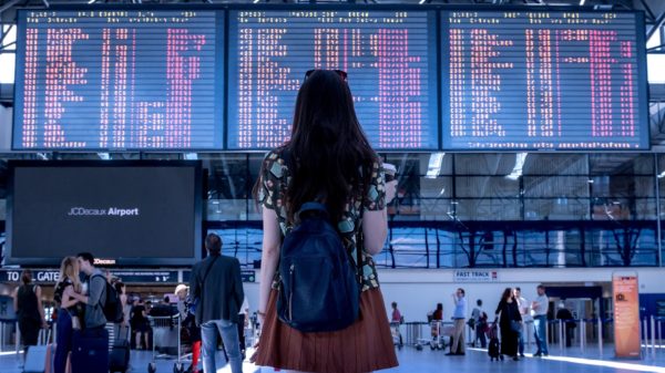 airport 2373727 1920
