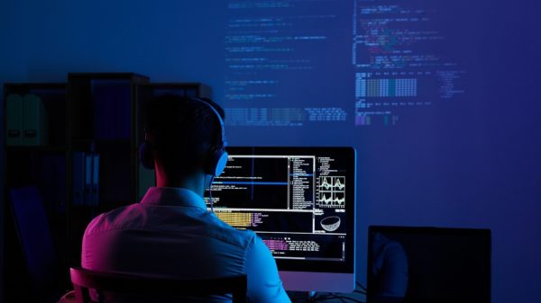 software developer 6521720 1920