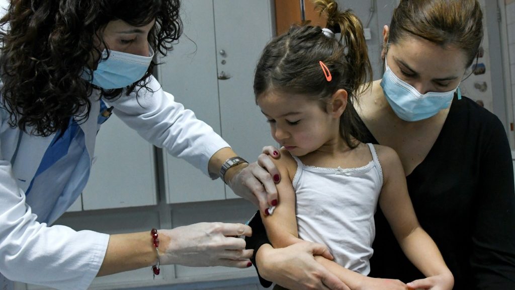 Covid-19 misinformation fuels anti-vaccine movement - Vimarsana News