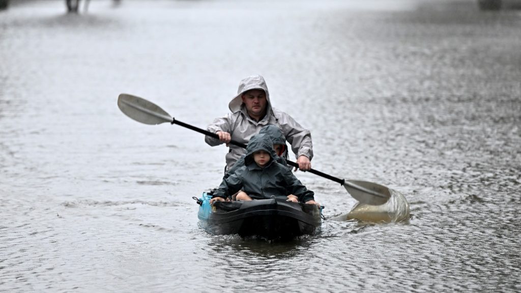 Floods in Sydney force thousands to flee - Asia Pacific News News - Report by AFR | Online Free Press release news distribution - Vimarsana News