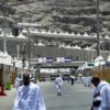 Pilgrims scale Mount Arafat for the culmination of the biggest