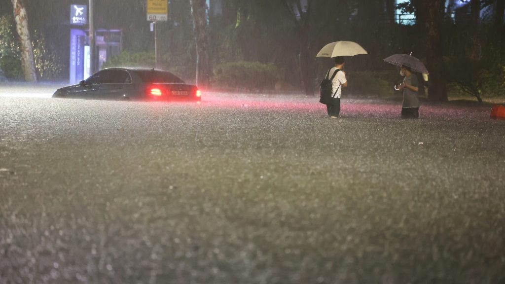 Torrential rain, floods in Seoul kill seven - Vimarsana News