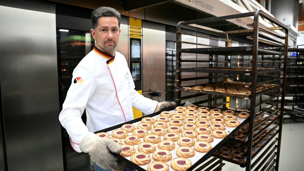 German bakeries fight for survival as costs spiral - AFR | Online Free Press release news distribution - Vimarsana News