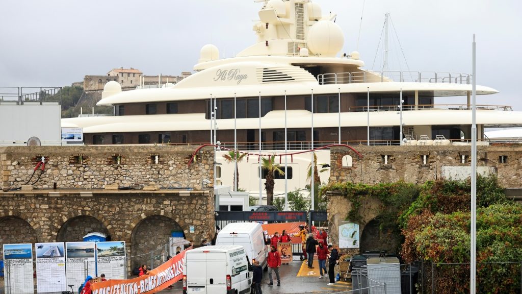 Climate activists block superyacht marina in French Riviera - Science-Environment News - Report by AFR | Online Free Press release news distribution - Vimarsana News