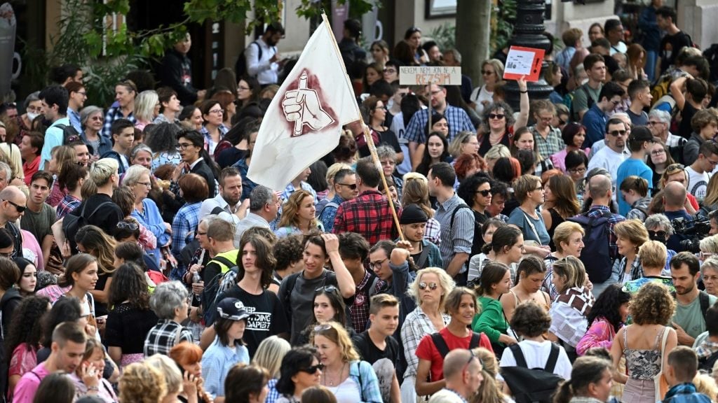 Thousands of Hungarians demonstrate for teacher payhikes - Vimarsana News