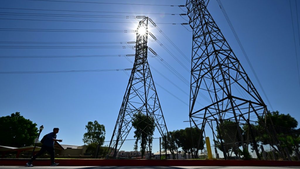 Wildfire rages as California bakes under heat dome - US News News - Report by AFR | Online Free Press release news distribution - Vimarsana News