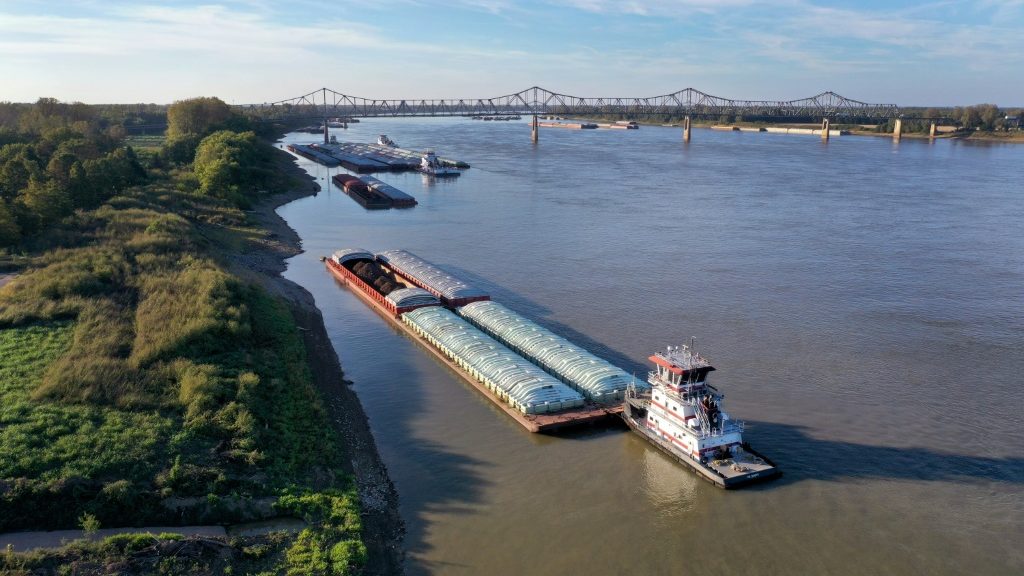 Low water level on Mississippi River hurts US grain shipping - AFR | Online Free Press release news distribution - Vimarsana News