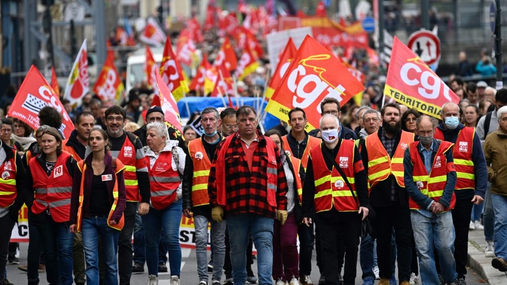 French oil refinery strikes begin to ease - Vimarsana News