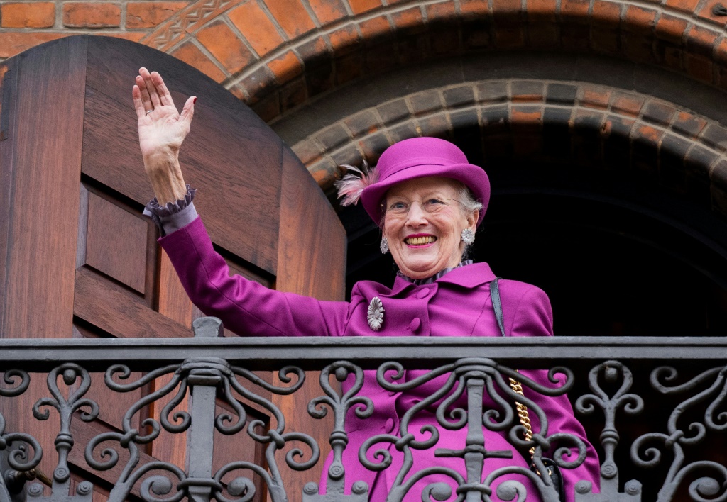 Denmark's queen delights jubilee crowds after family spat | Online Free Press release news distribution - TopWireNews.com