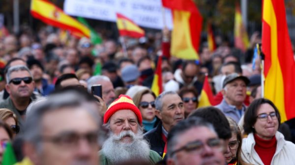 Far right Vox leads mass protests against Spanish govt