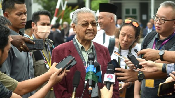 Malaysias Mahathir says will focus on writing after poll defeat