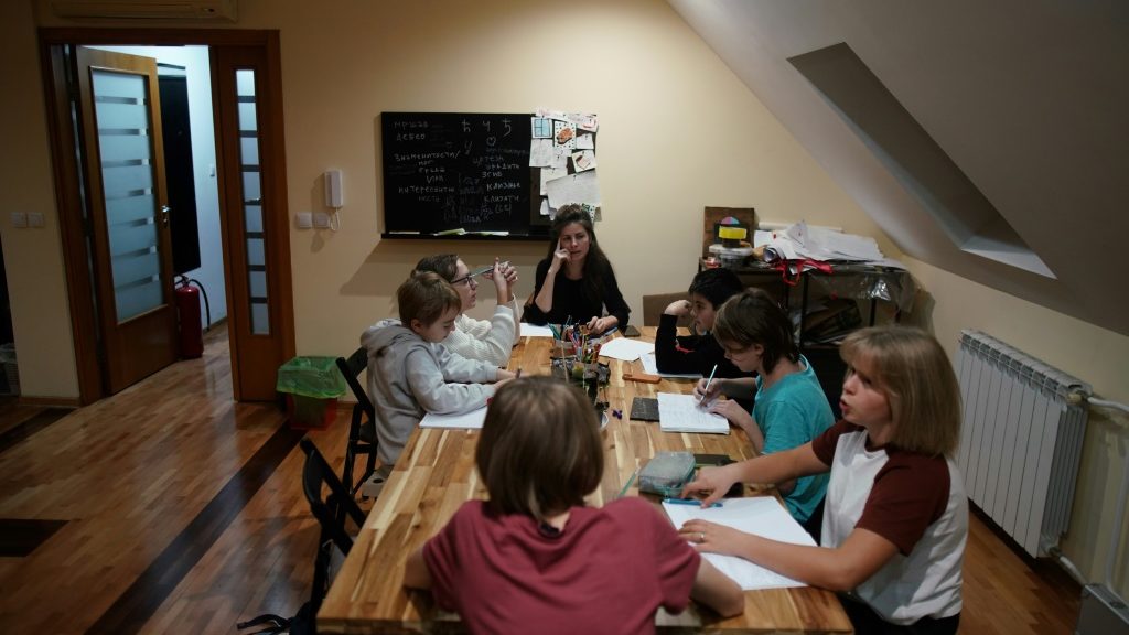 Russians fleeing Putin prepare for life in Serbian exile - Vimarsana News
