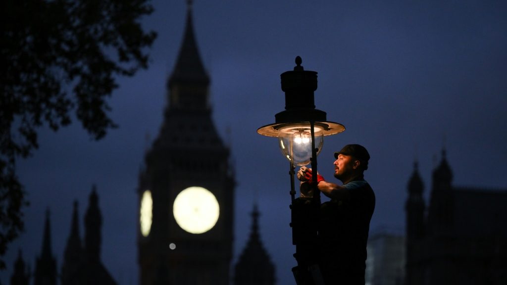 campaigners save London's historic gas lamps | Online Free Press release news distribution - Vimarsana News