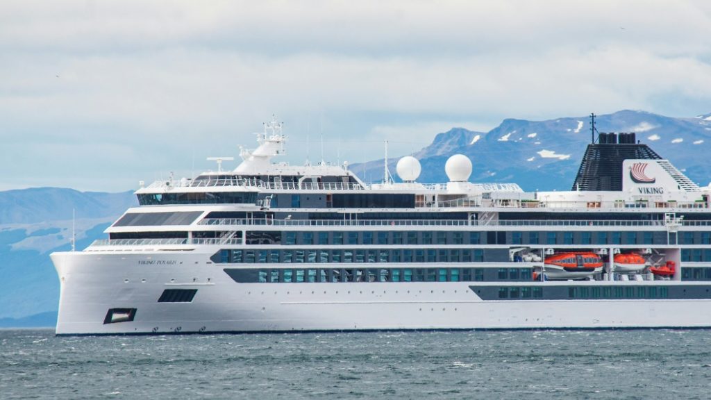 'Rogue wave' kills person on Antarctic cruise - International News News - Report by AFR | Online Free Press release news distribution - Vimarsana News