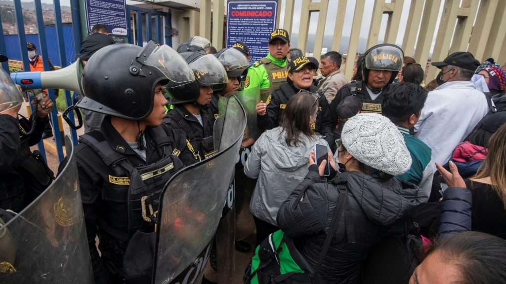 Thousands of tourists stranded but Peru rejects bringing forward vote - Top Stories News - Report by AFR | Online Free Press release news distribution - Vimarsana News