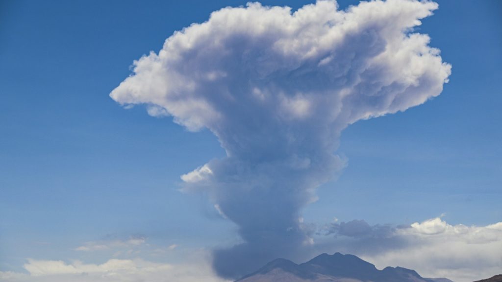Authorities raise alert level around Lascar volcano in northern Chile - Science-Environment News - Report by AFR | Online Free Press release news distribution - Vimarsana News