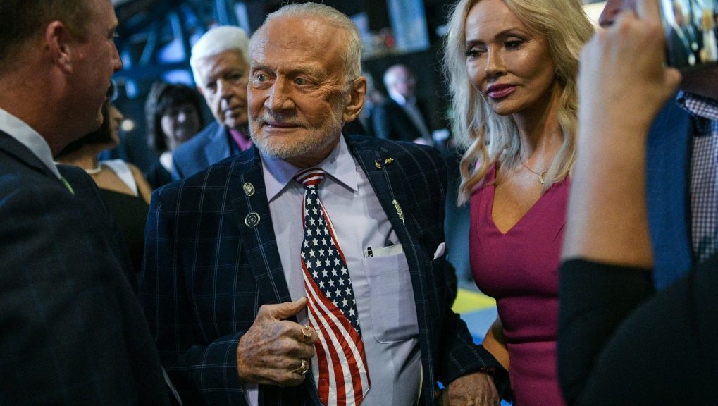 Buzz Aldrin, second man on the Moon, marries on 93rd birthday - US News News - Report by AFR | Online Free Press release news distribution - Vimarsana News