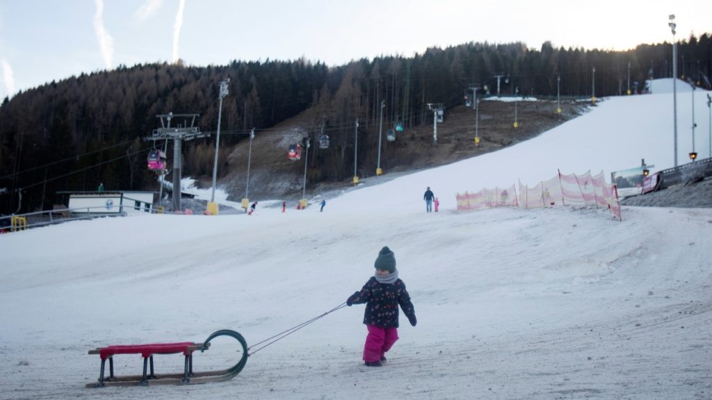 Europe ski resorts struggle to stay open in warm winter - Science-Environment News - Report by AFR | Online Free Press release news distribution - Vimarsana News