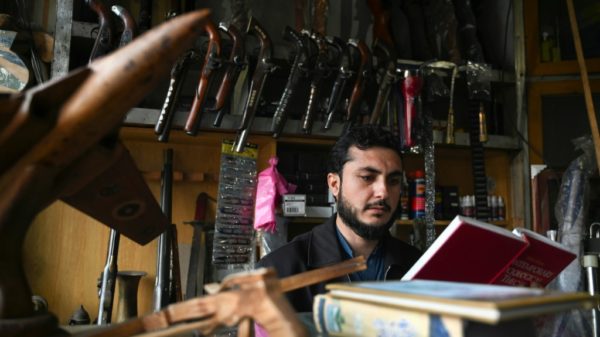 Library thrives in Pakistans wild west gun market town