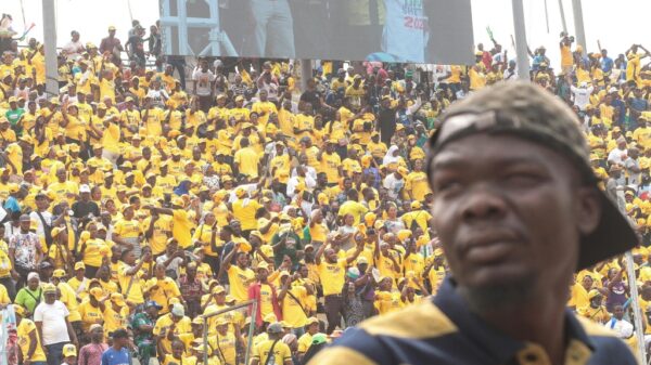 Nigerias Tinubu rallies in Lagos powerbase before election