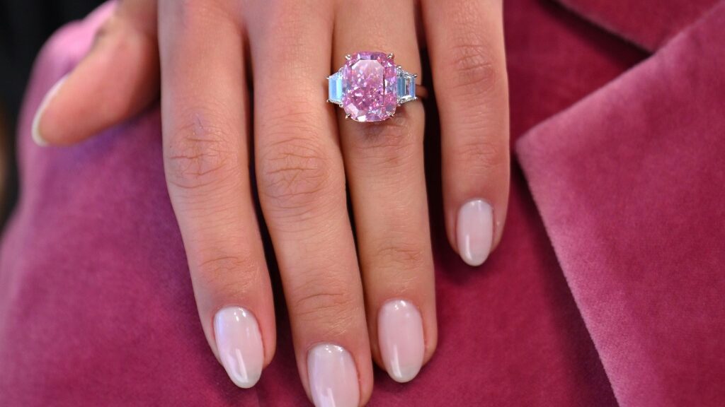 Rare pink diamond worth $35 mn set for auction in New York - AFR | Online Free Press release news distribution - Vimarsana News