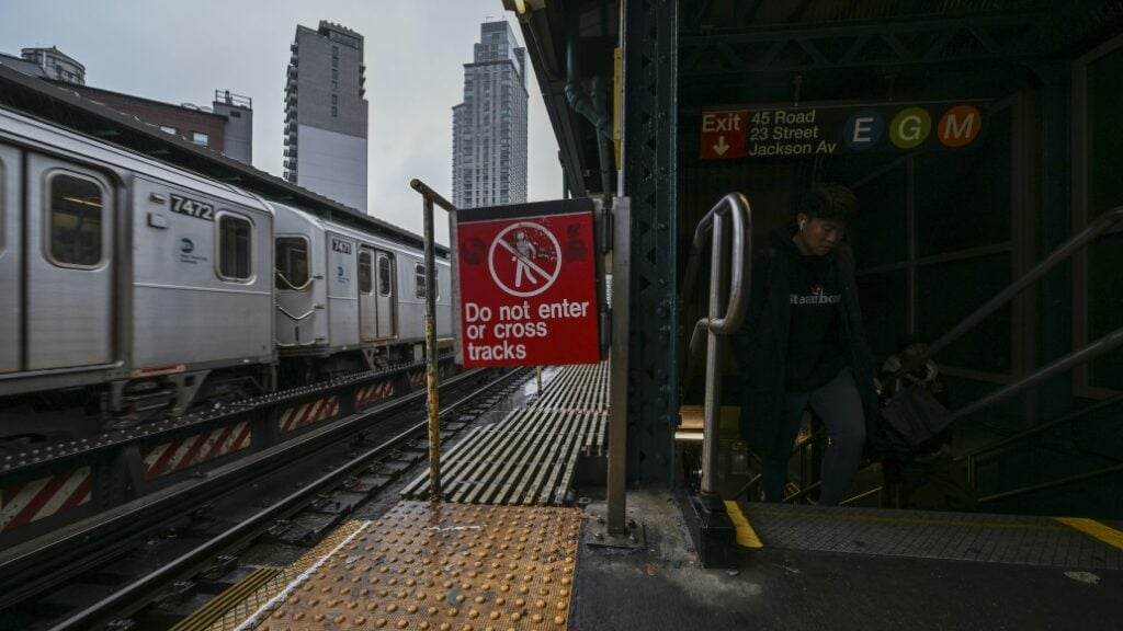 Subway 'surfing' leaves a grisly, lethal toll in New York City - American Edition News - Report by AFR | Online Free Press release news distribution - Vimarsana News