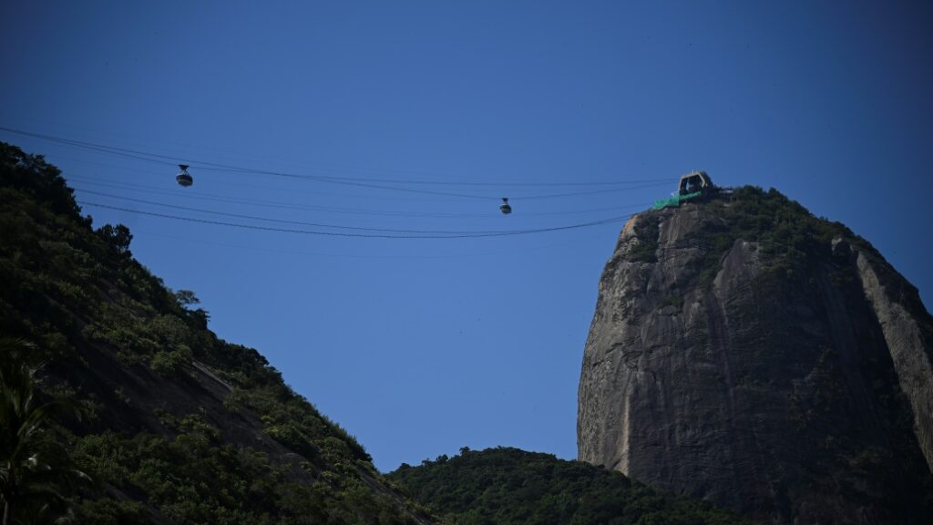 Zip line row erupts at Rio's iconic Sugarloaf Mountain | Online Free Press release news distribution - Vimarsana News