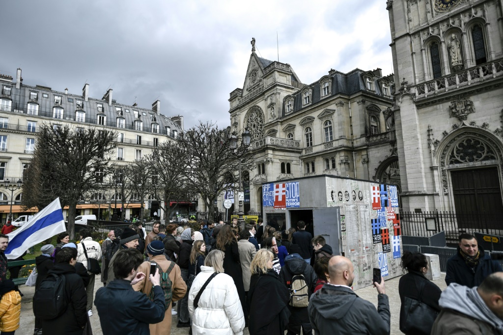 replica of Navalny's cell set up in Paris | Online Free Press release news distribution - TopWireNews.com