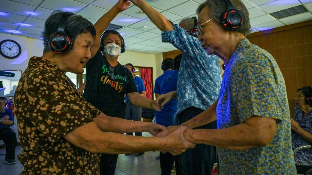 Singaporeans with dementia find their groove at silent disco - Health and Lifestyle News - Report by AFR | Online Free Press release news distribution - Vimarsana News