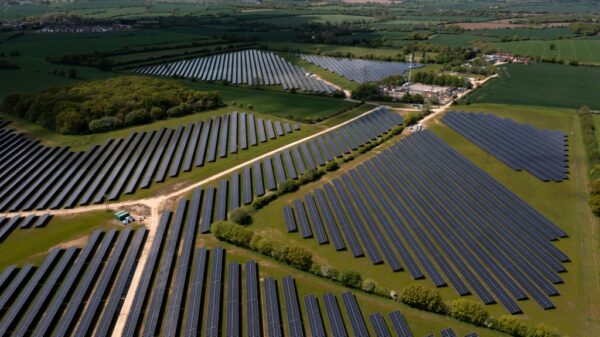 Solar investment outshines oil IEA English News Report