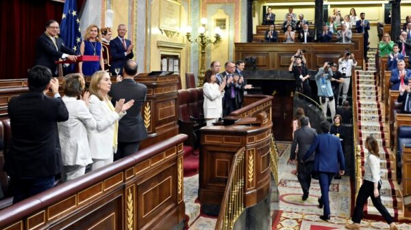 Spains far right MPs snub visiting Colombian leader English News