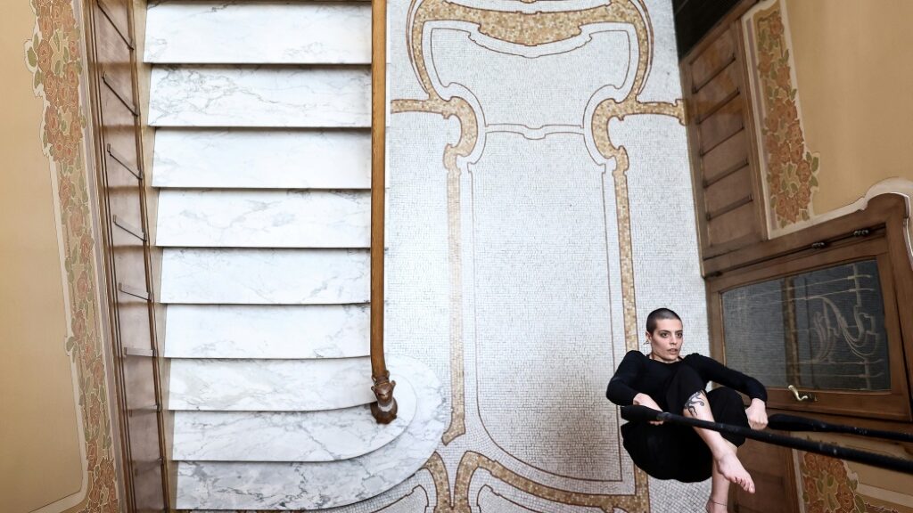 Acrobats show off Art Nouveau heritage of Brussels - Vimarsana News