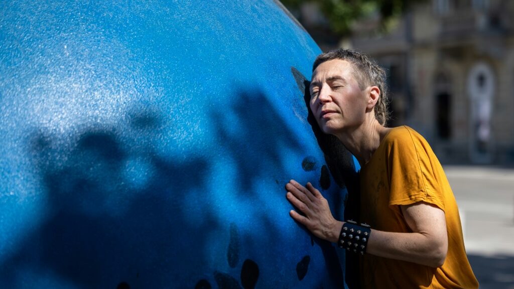 Massive 'chirping' egg sculpture hatches in Warsaw | Online Free Press release news distribution - Vimarsana News