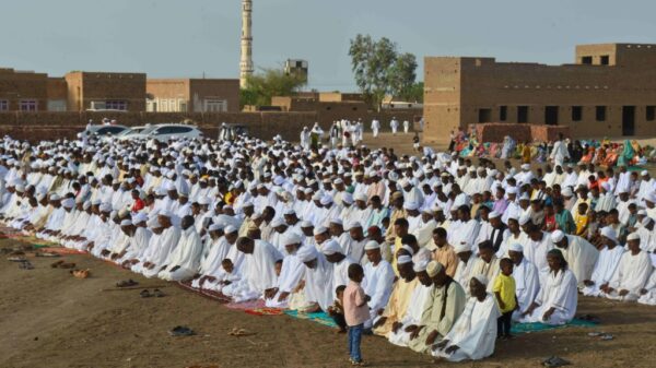 Gunfire shatters Eid prayer for peace by fed up Sudanese